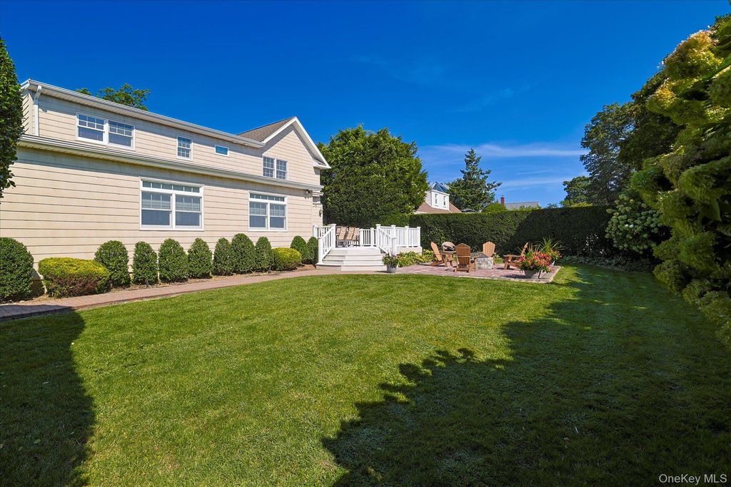 Photo of 122 Pine Street, Rockville Centre, NY 11570 (MLS # 941031)