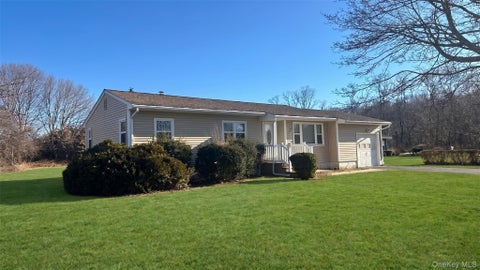 Homes For Sale - 16400 County Road 48 Rd<br/> Cutchogue, NY 11935