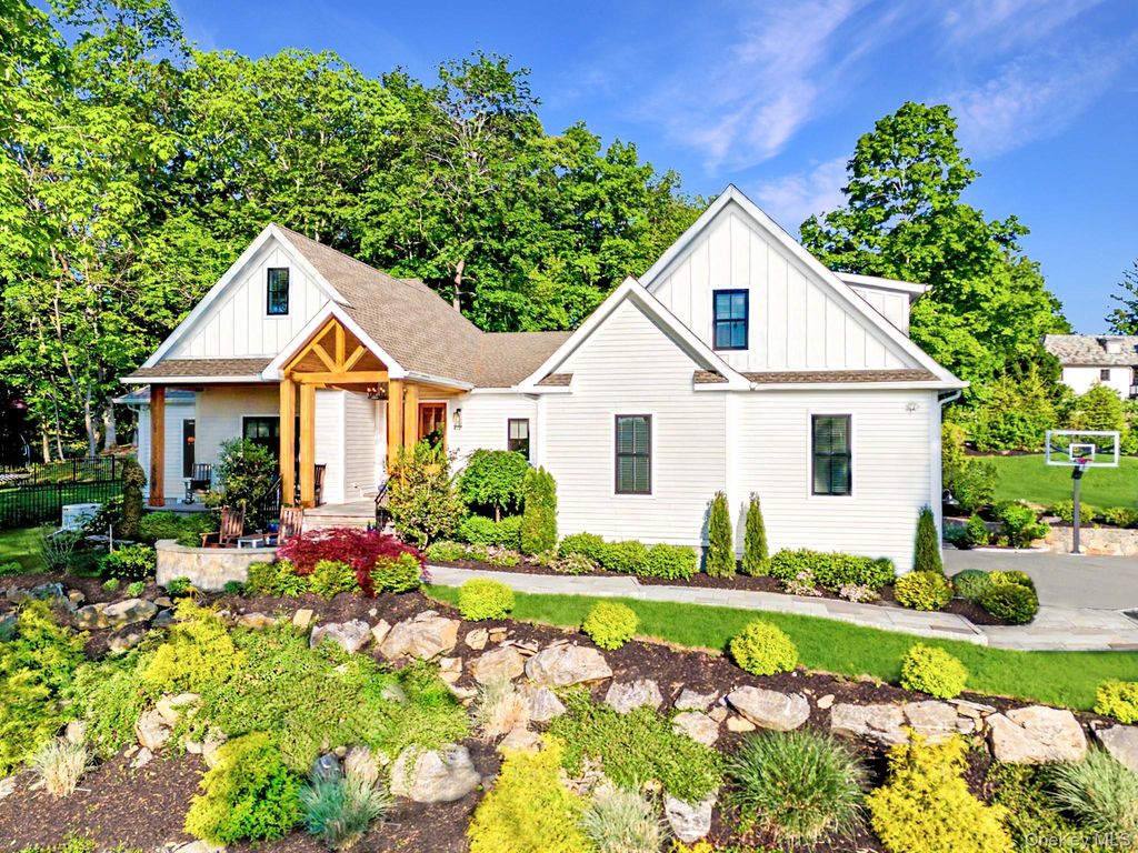 Photo of 40 Hamilton Drive, Chappaqua, NY 10514 (MLS # 998577)