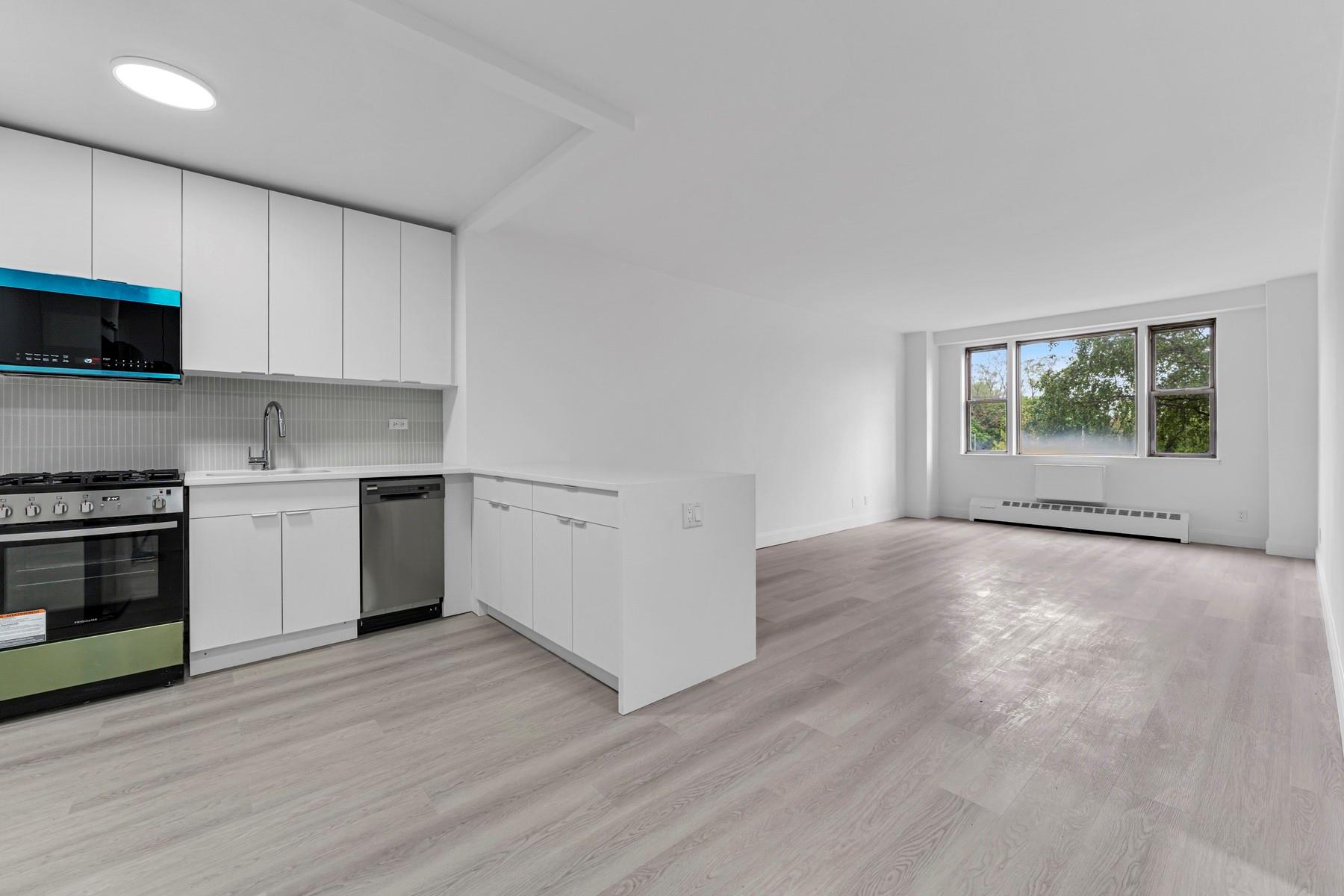 Arlington Avenue 3P, Bronx, New York - 1 Bedrooms  
1 Bathrooms  
1 Rooms - 