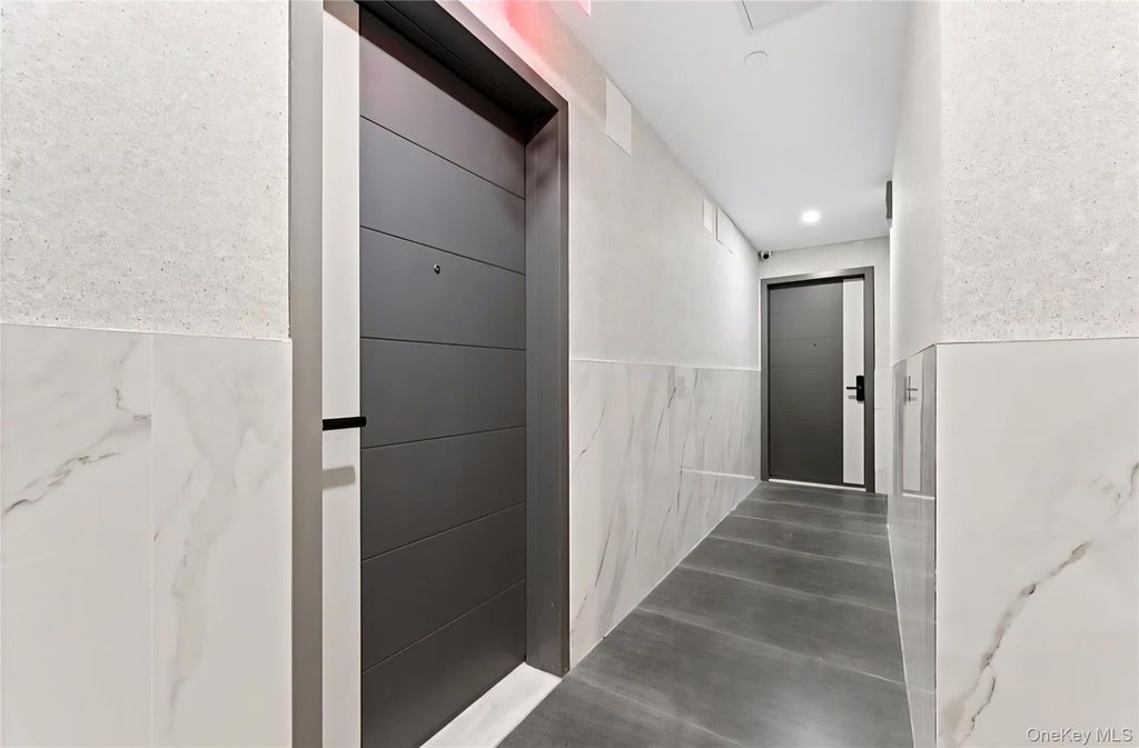 Photo of 13243 Metropolitan Avenue #3E, Richmond Hill, NY 11418 (MLS # 921046)