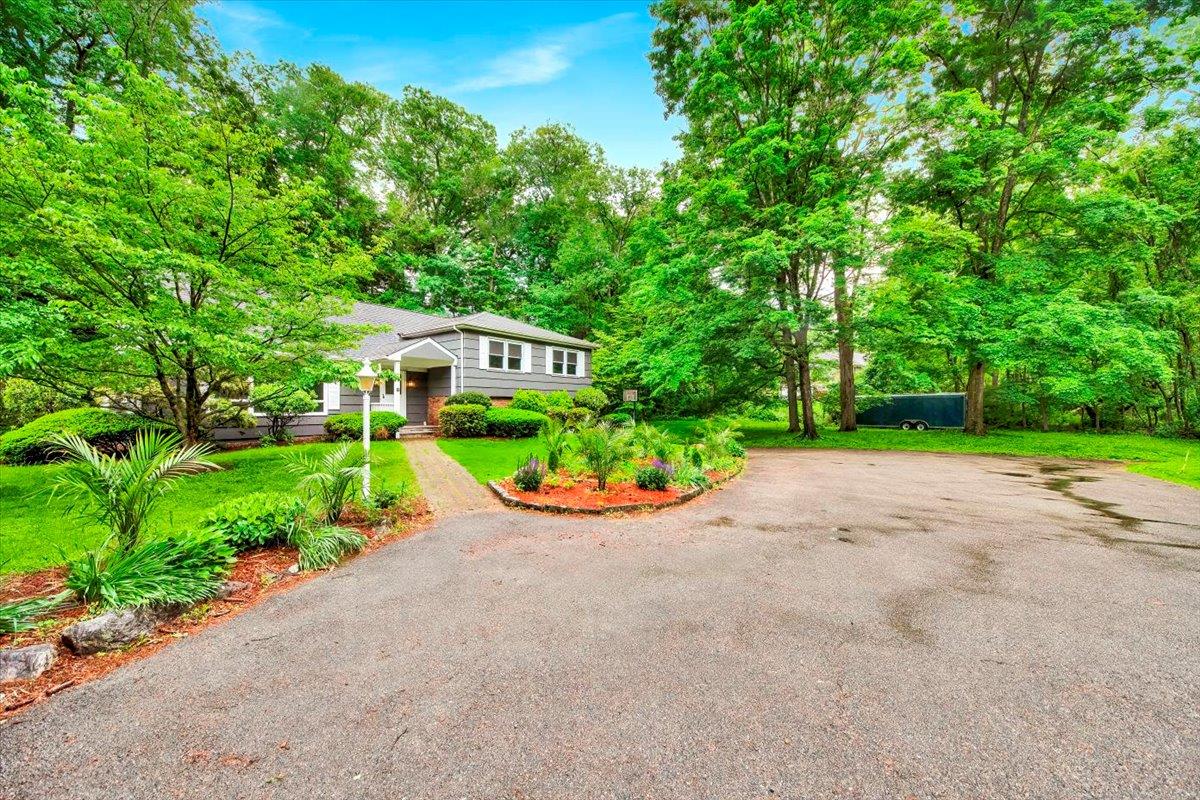 83 Sherwood Road, Cortlandt Manor, New York image 3