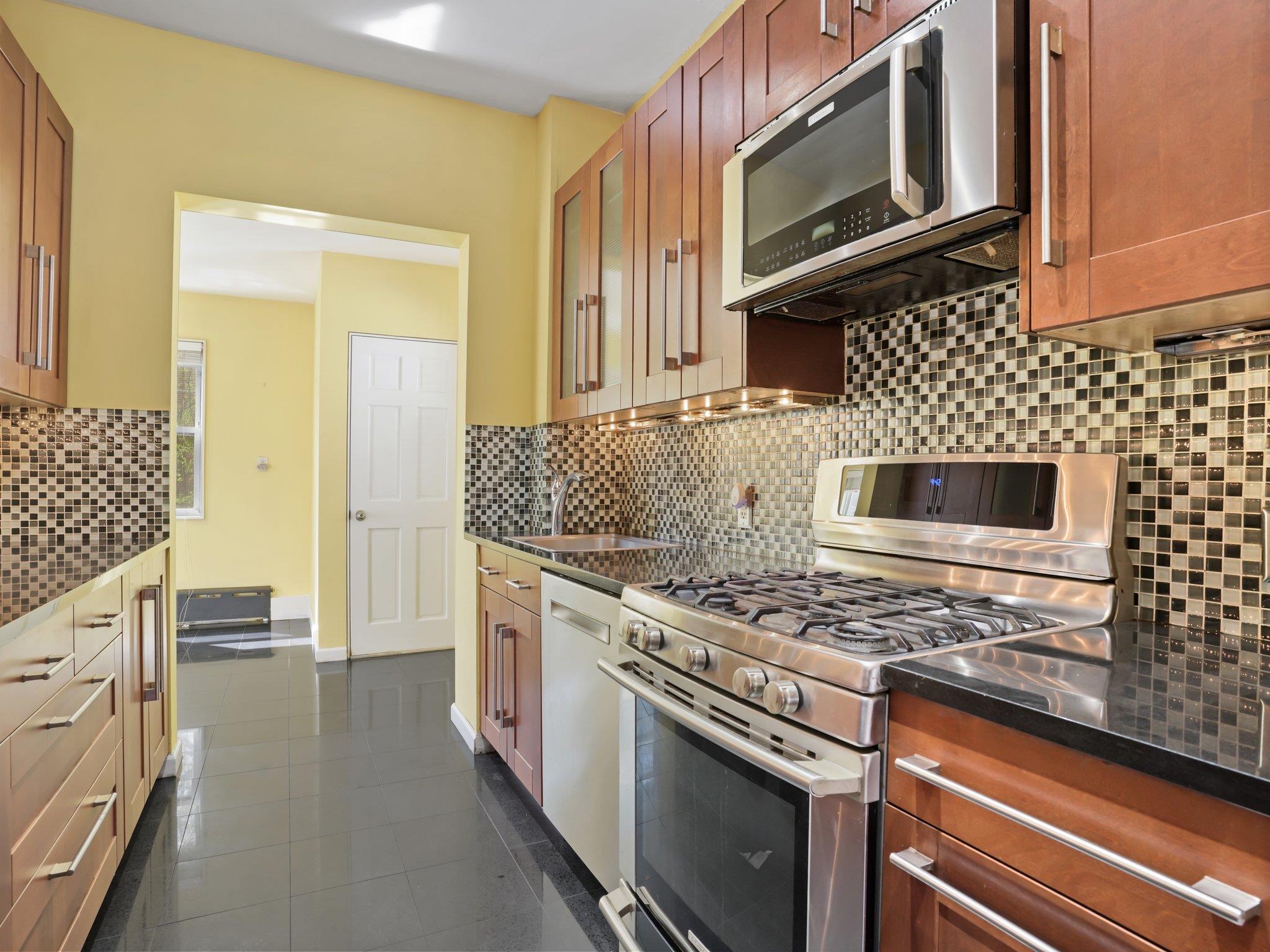324 E 239th Street, Bronx, New York image 17