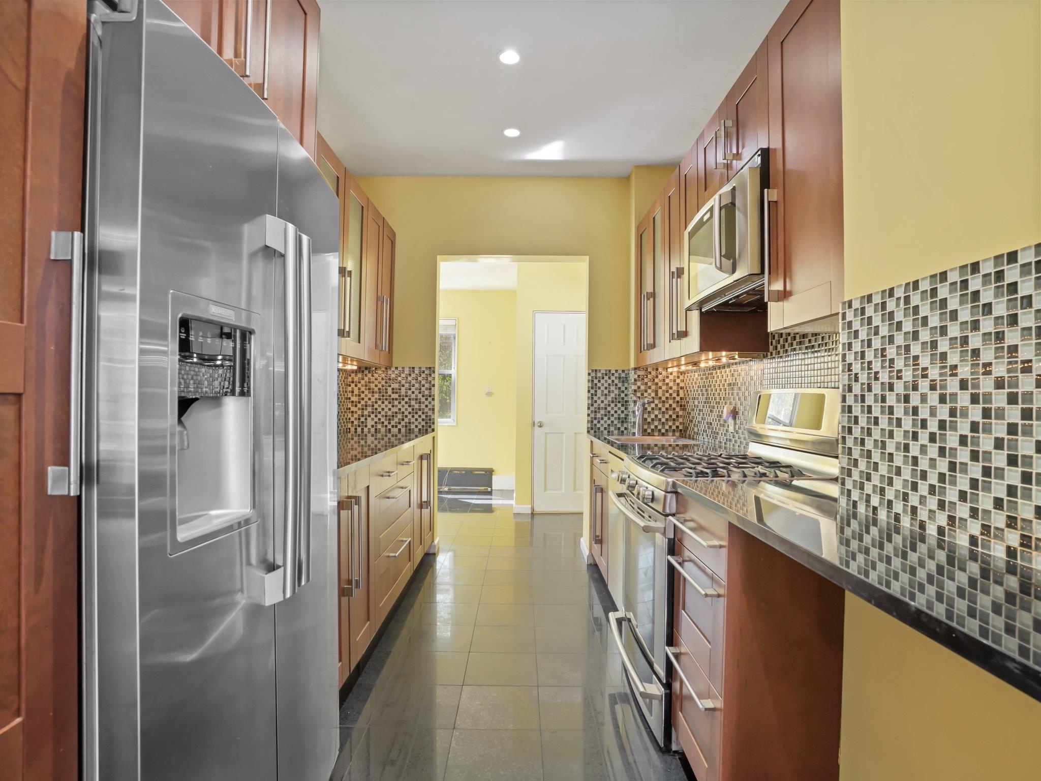 324 E 239th Street, Bronx, New York image 16