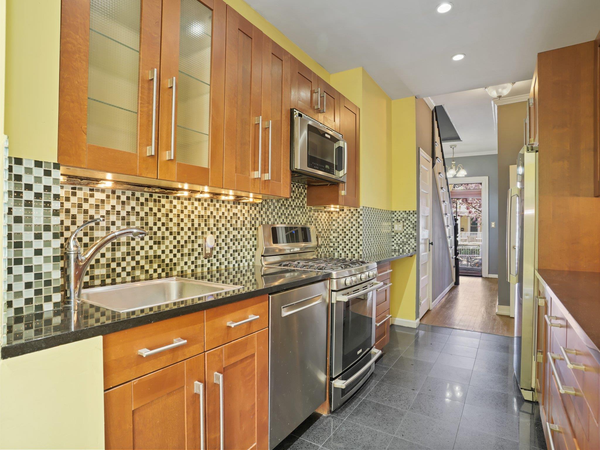 324 E 239th Street, Bronx, New York image 18