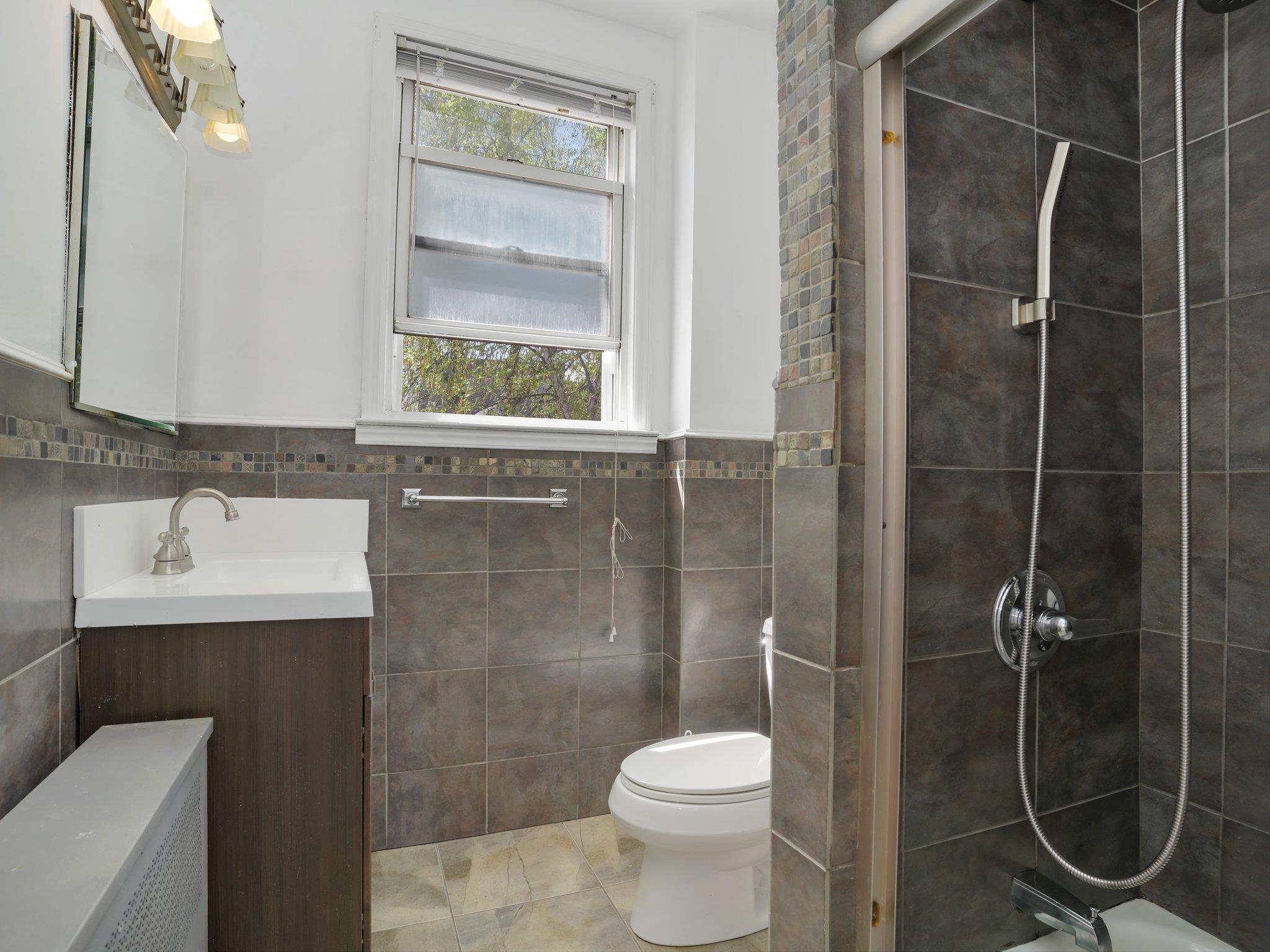 324 E 239th Street, Bronx, New York image 33