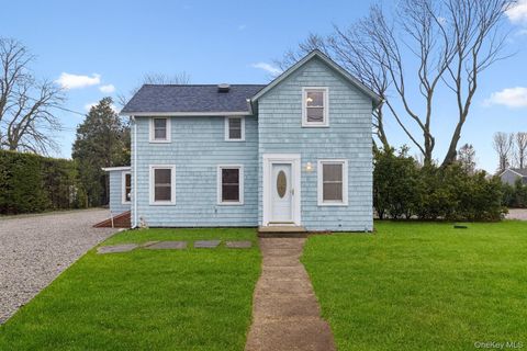 Photo of 17425 County Road 48, Cutchogue, NY 11935 (MLS # 939088)
