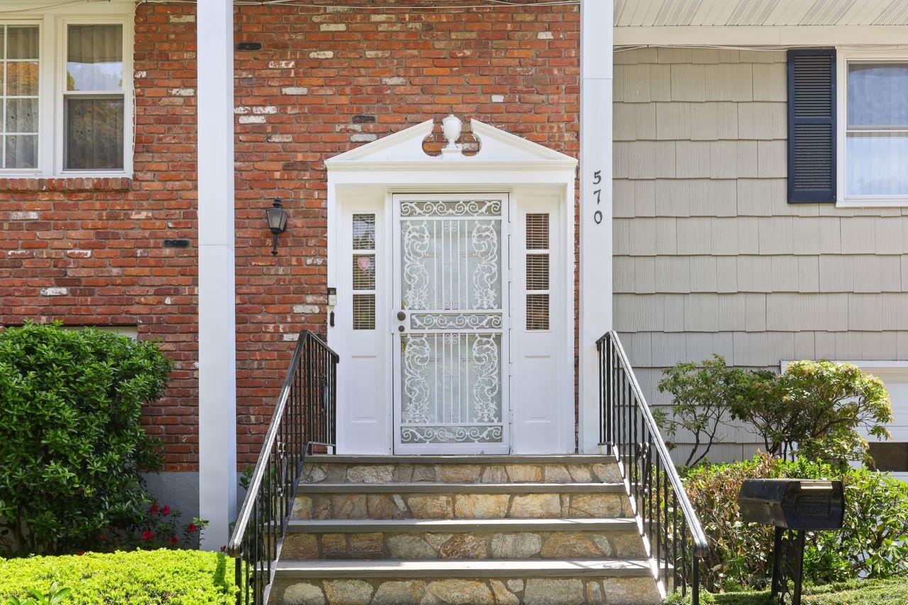 570 Manville Road, Pleasantville, New York image 32