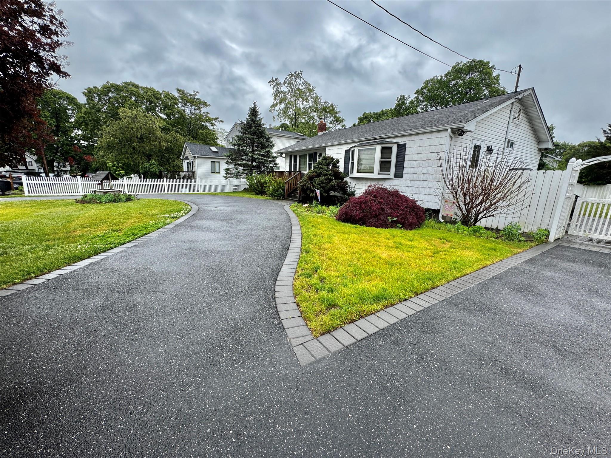 30 Woodmere Place