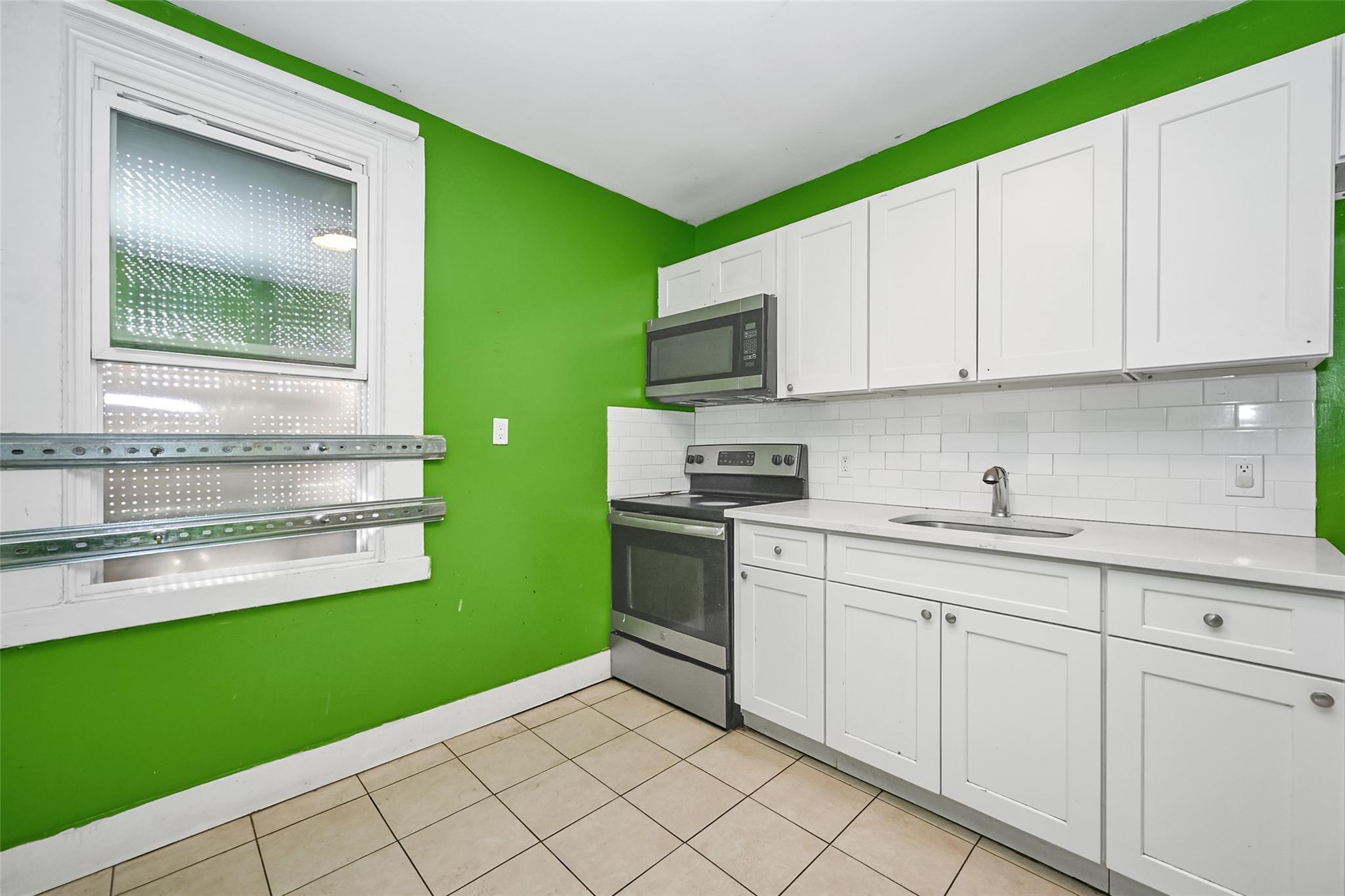 95 Park Avenue, Roosevelt, New York image 9