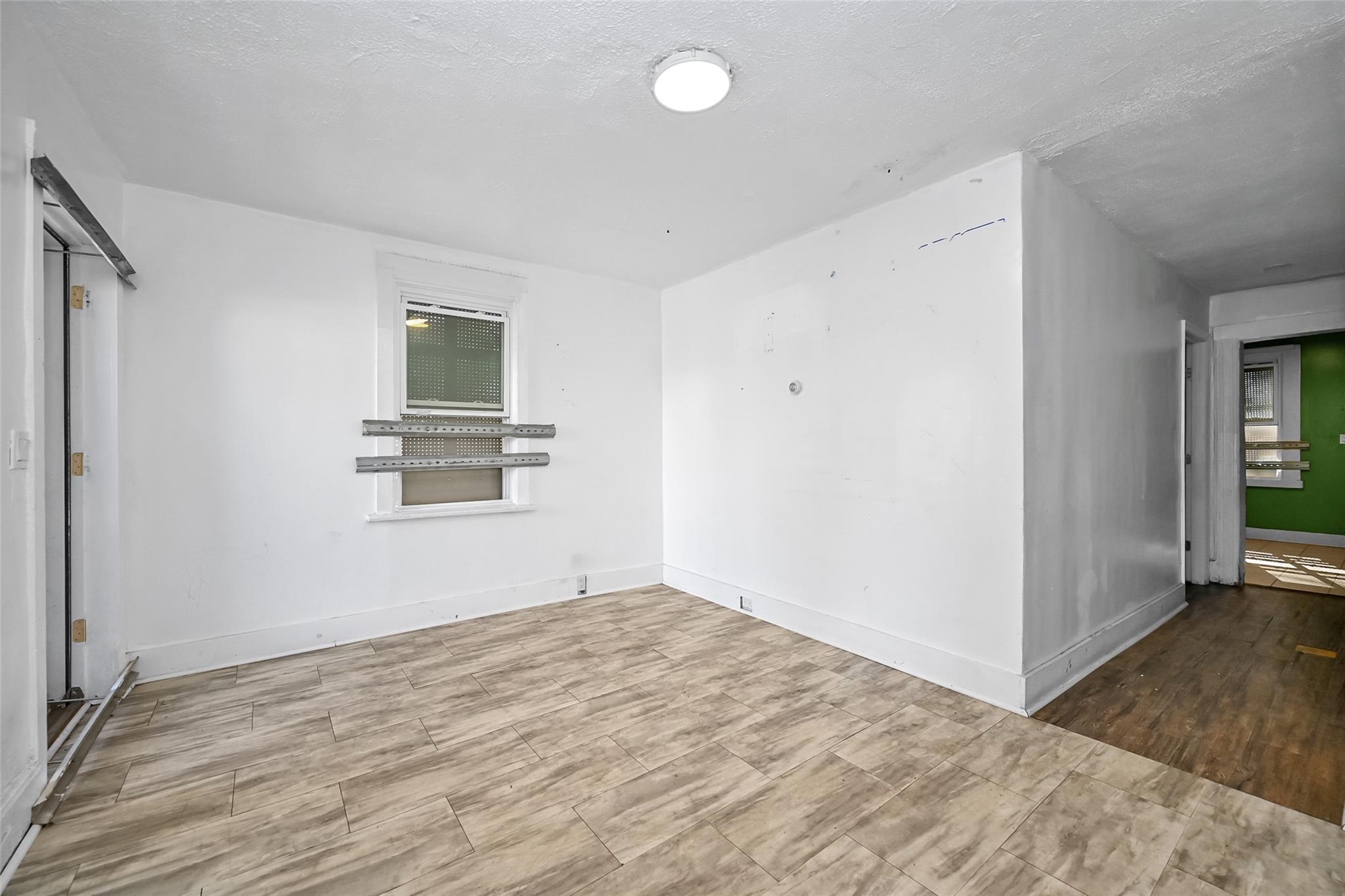 95 Park Avenue, Roosevelt, New York image 4