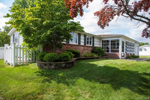 Photo of 6 Freshman Lane, Stony Brook, NY 11790 (MLS # 888655)