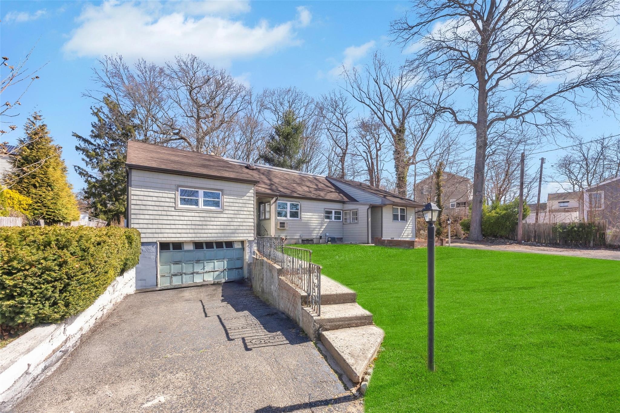 16 SE Beverly Road, South Huntington, New York image 3