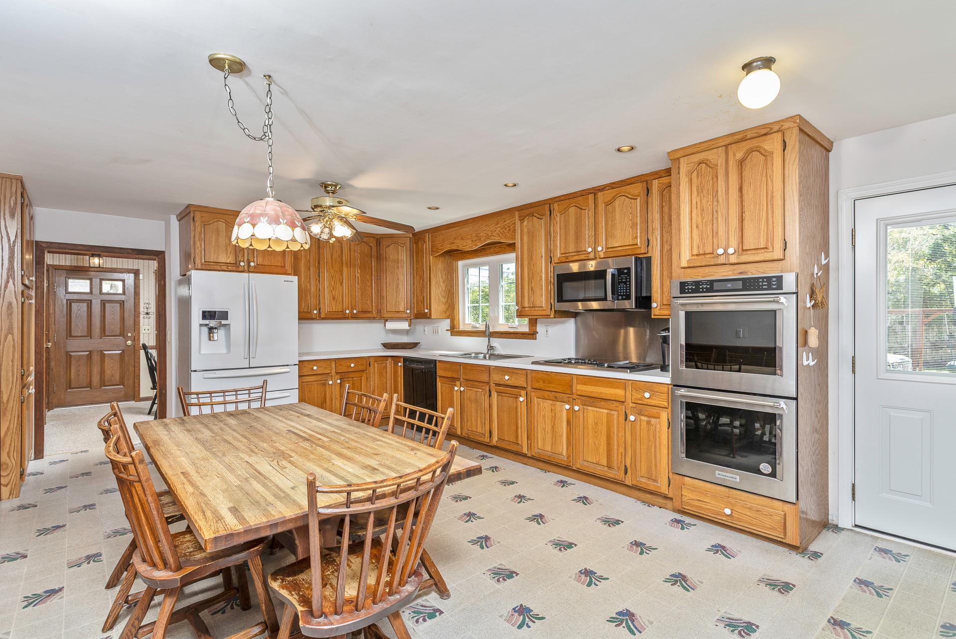 8 Parkside Avenue, Miller Place, New York image 4