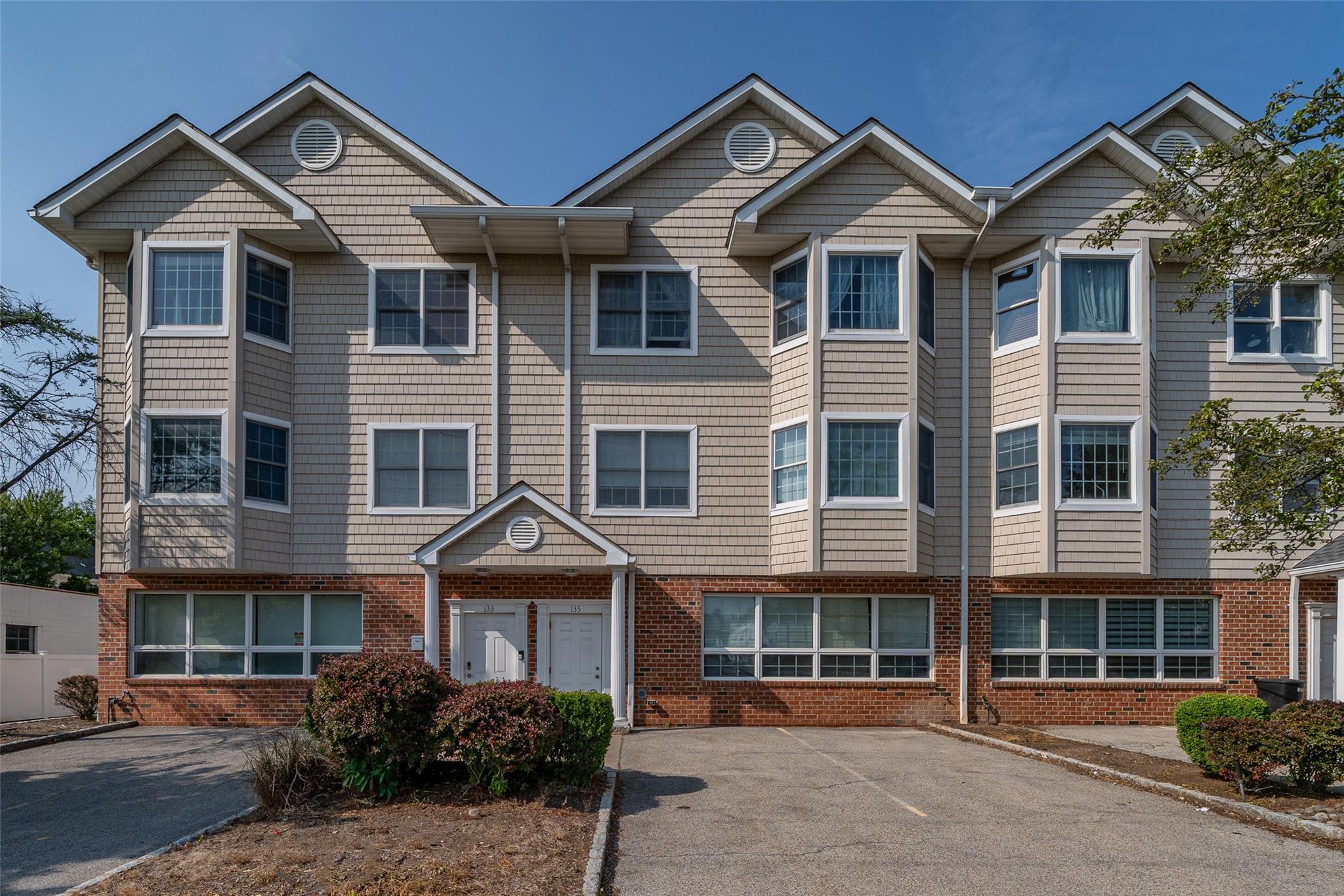 Property for Sale at Montgomery Avenue, Scarsdale, New York - Bedrooms: 2 
Bathrooms: 1 
Rooms: 5  - $425,000