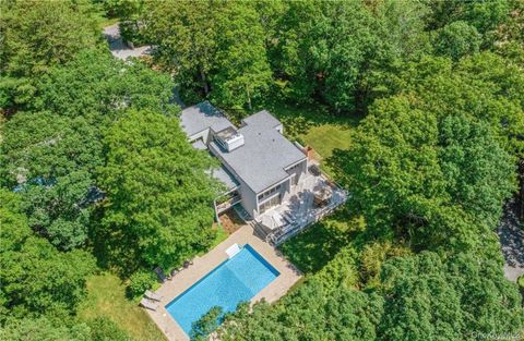 19 Woodland Way Quogue NY 11959