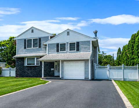 Homes For Sale - 108 Keswick Drive<br/> East Islip, NY 11730