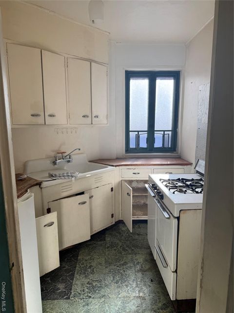 Condo For Sale - 1530 Metropolitan Avenue #7G<br/> Bronx County, Bronx, NY 10462