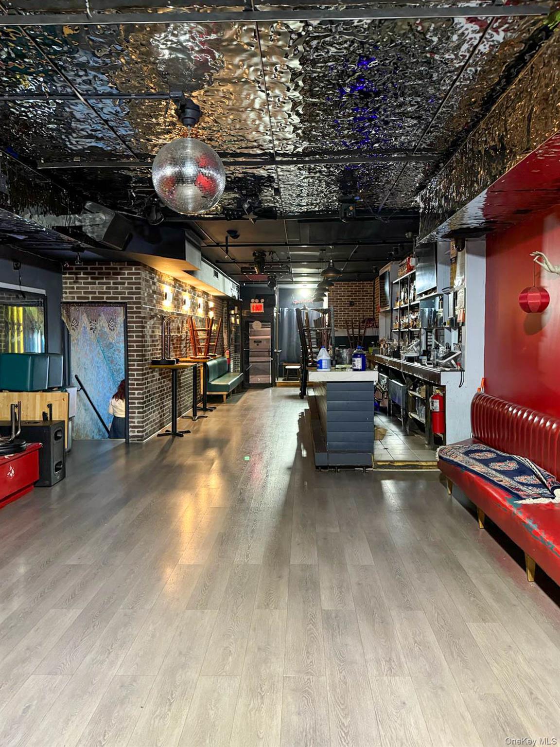 7004 Roosevelt Avenue