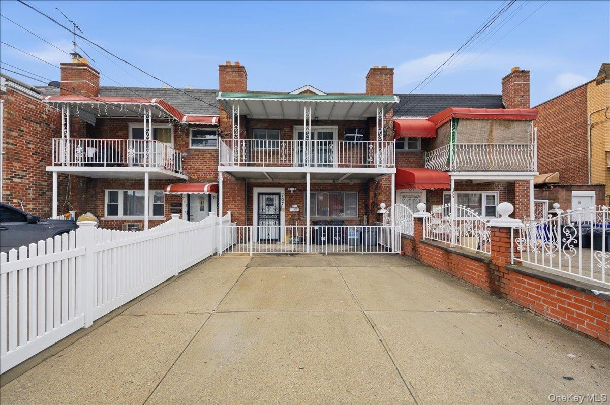Photo 1 of 23 — 707 Hollywood Avenue, Bronx, NY 10465