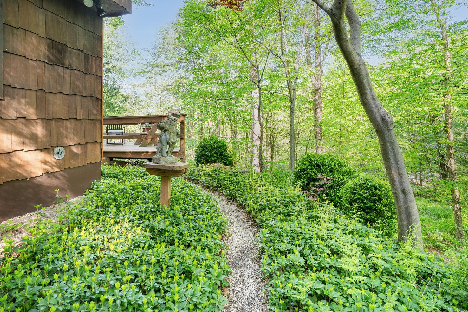10 S Mountain Pond, Garrison, New York image 23