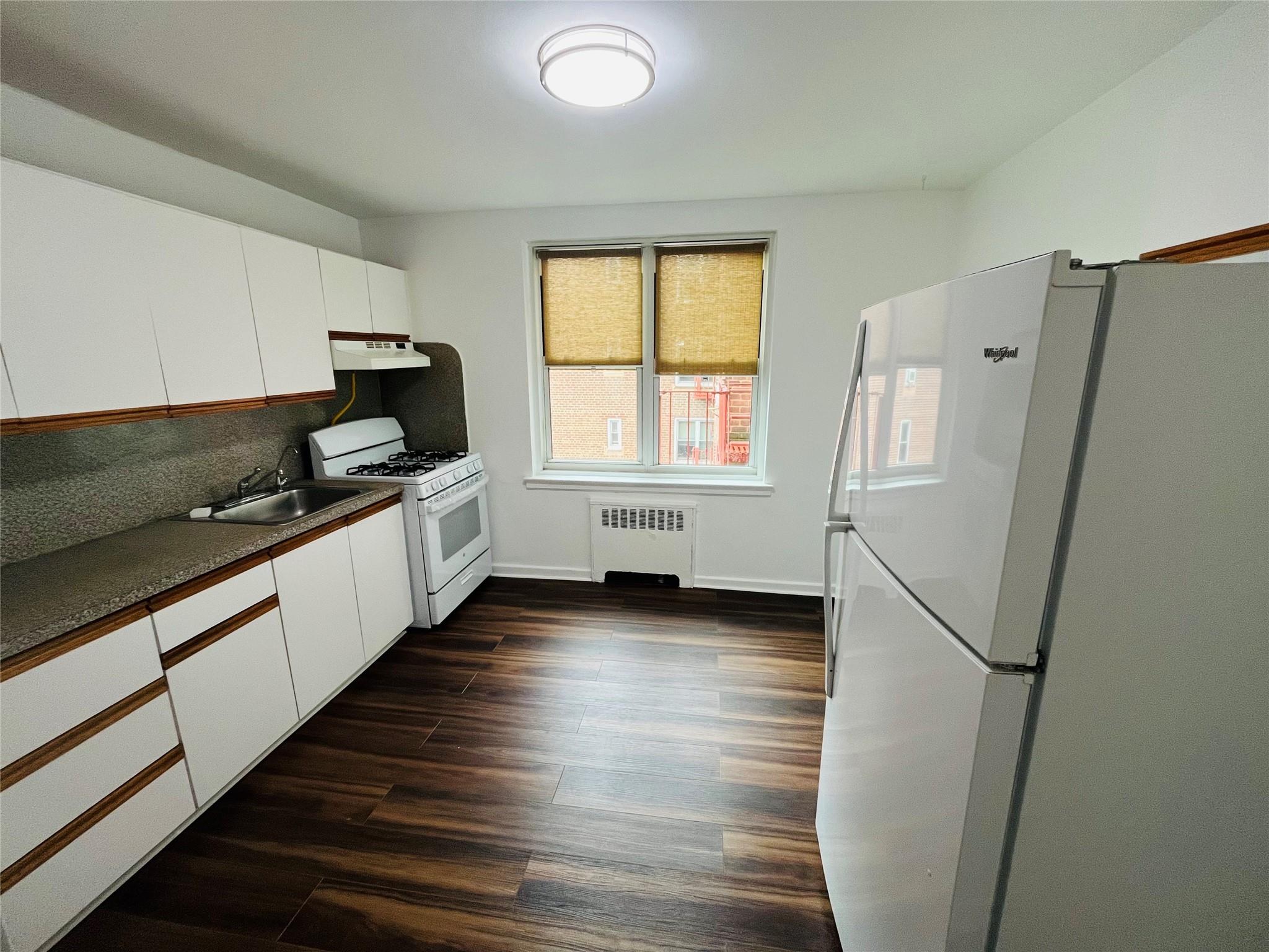 30-11 Parsons Boulevard #6 R, Flushing, New York image 3
