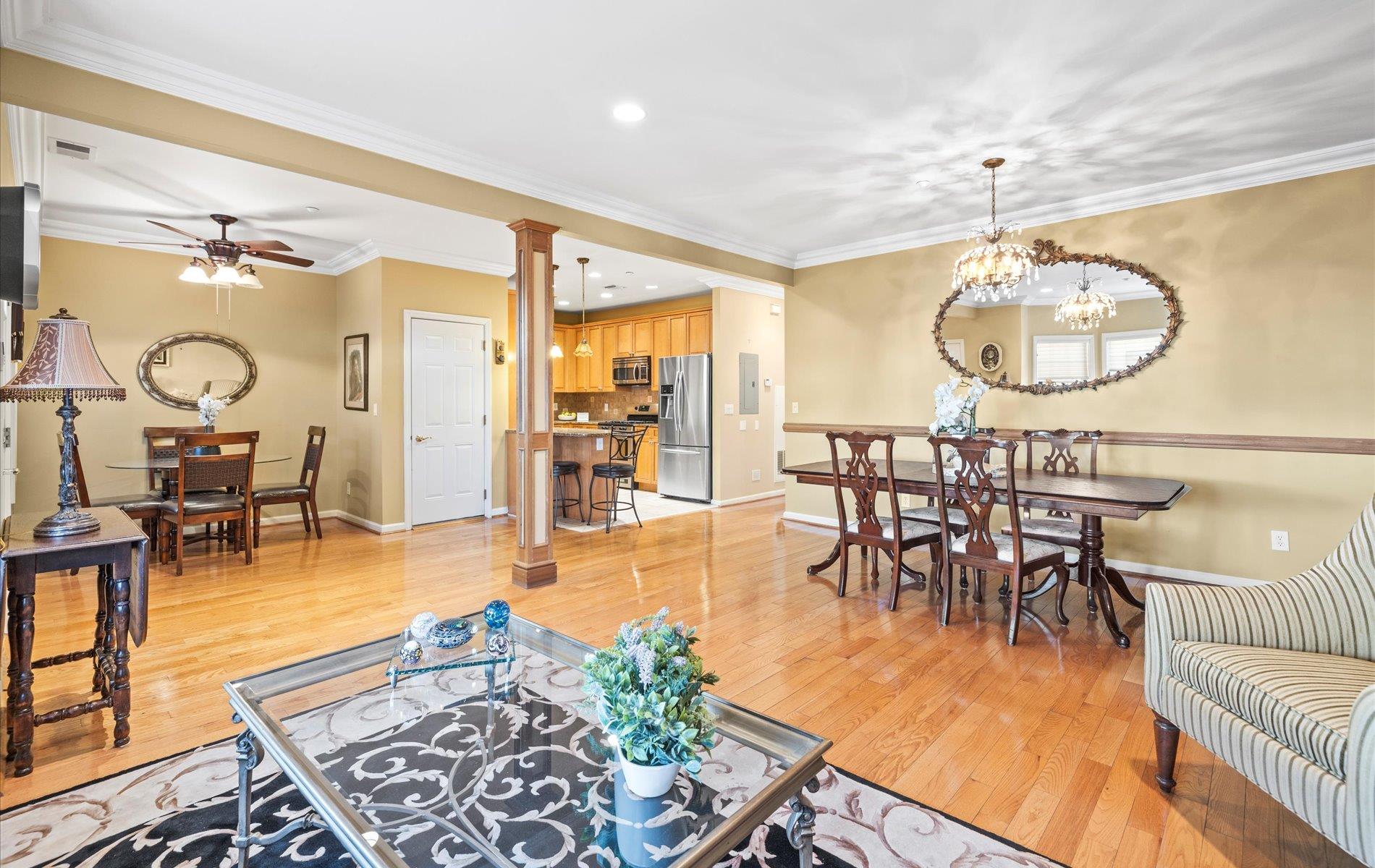 121 N Autumn Drive, Plainview, New York image 8