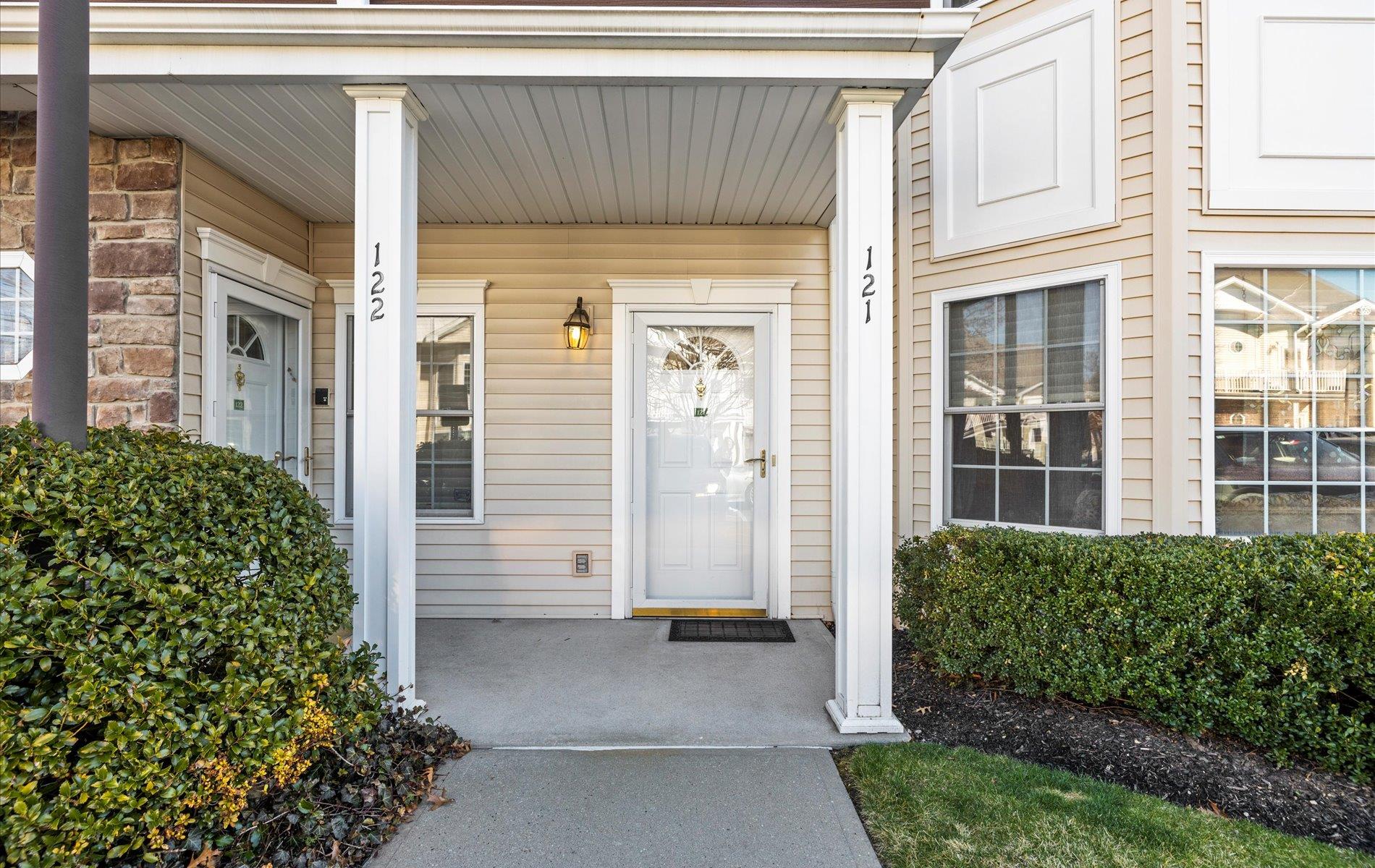 121 N Autumn Drive, Plainview, New York image 2