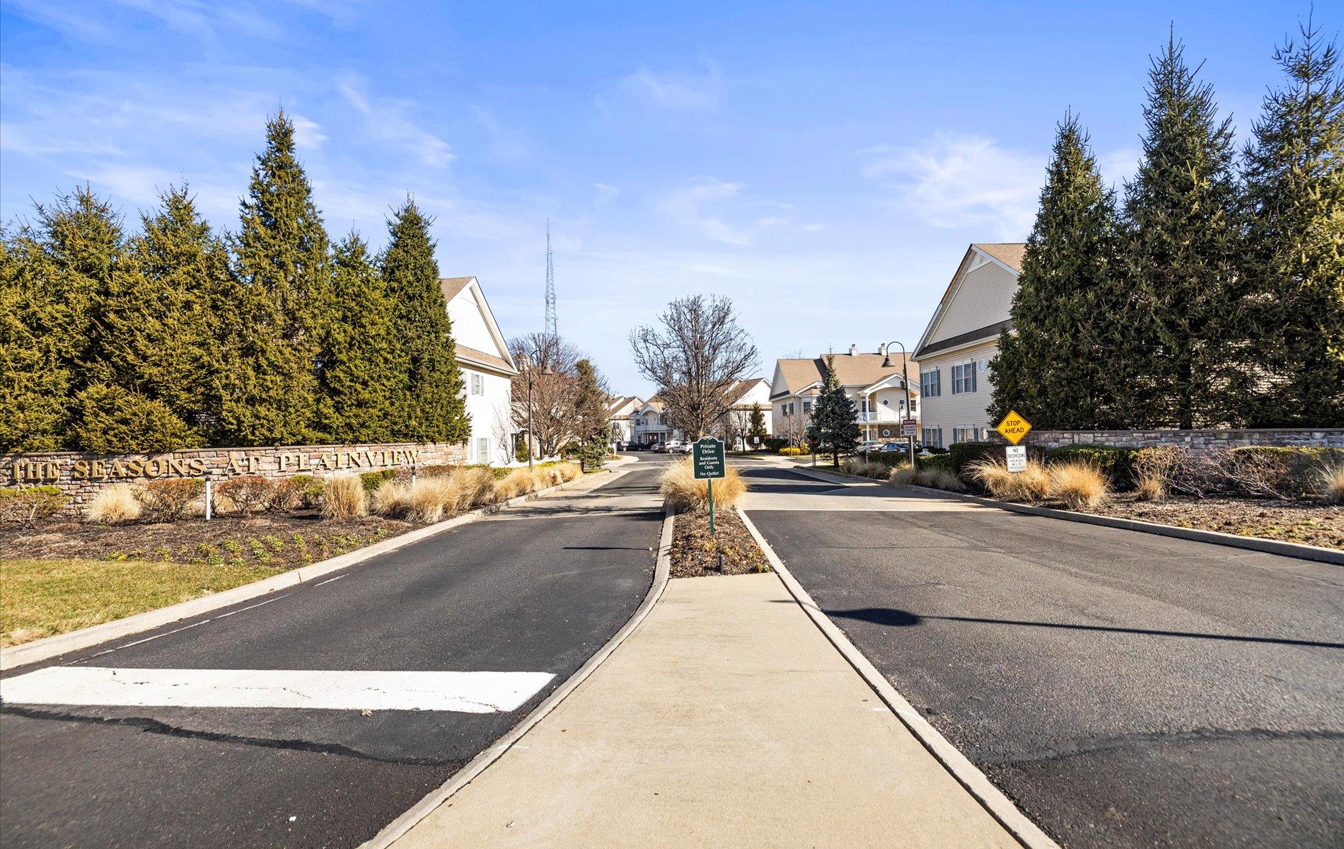 121 N Autumn Drive, Plainview, New York image 30