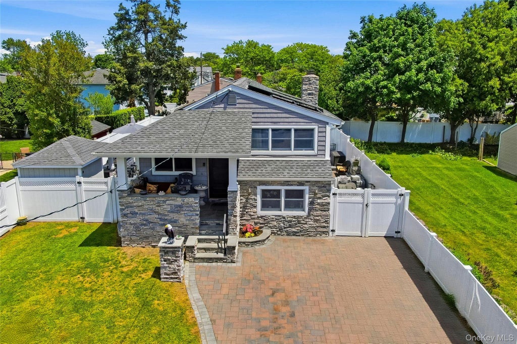 Photo of 732 S 5th Street, Lindenhurst, NY 11757 (MLS # 1007755)