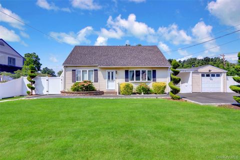 Photo of 290 Eastwood Ave, Deer Park, NY 11729 (MLS # 989630)