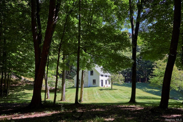 8 OLD NORTH ANSON WAY, STANFORDVILLE, NY 12581 - Image faeace8e0feda479f3e337943e253f9f/4060226205
