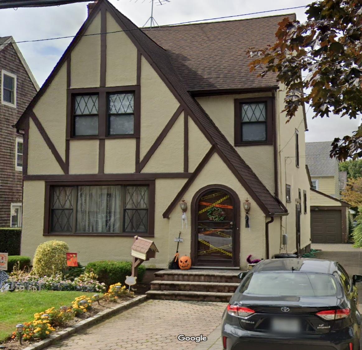 337 Wellington Road, Mineola, New York image 1