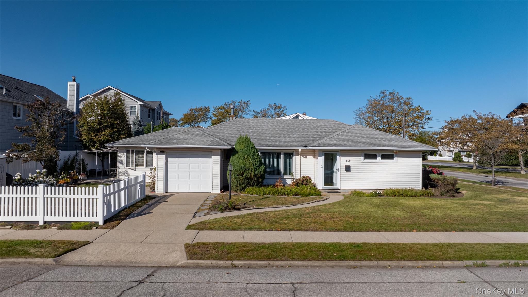 469 E Fulton Street - Photo 2