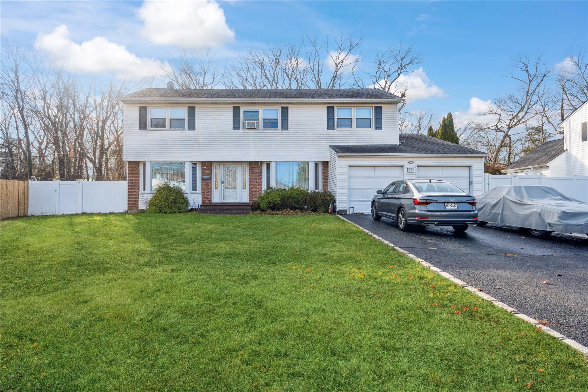 20 Shirley Court, Commack, New York image 2