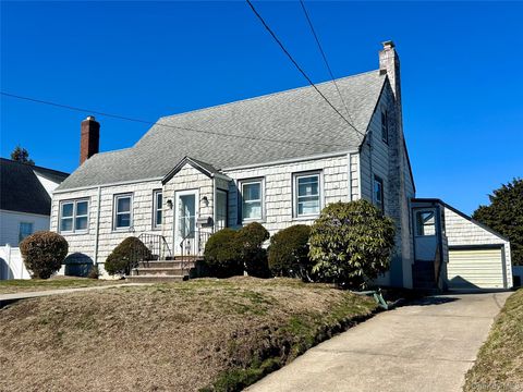 9 Hewlett Point Avenue East Rockaway NY 11518
