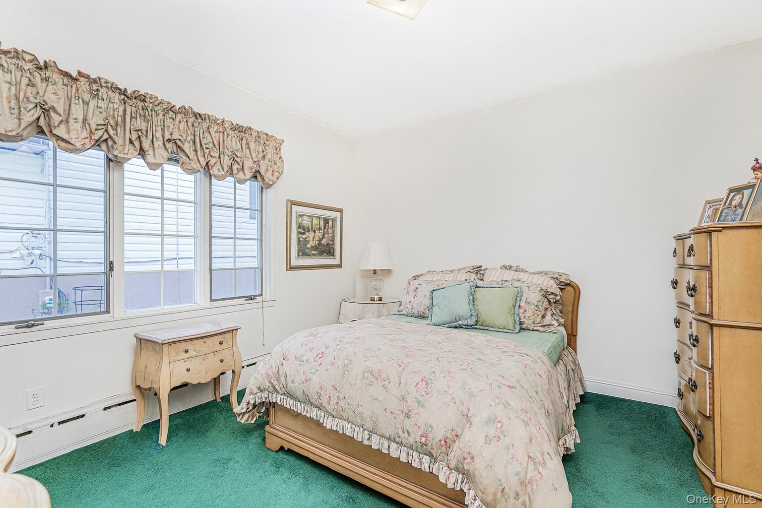 Howard Beach, New York 11414, United States, 5 Bedrooms Bedrooms, ,3 BathroomsBathrooms,Residential,Coming Soon,237500