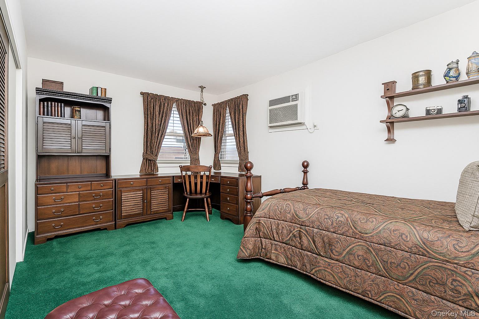 Howard Beach, New York 11414, United States, 5 Bedrooms Bedrooms, ,3 BathroomsBathrooms,Residential,Coming Soon,237500