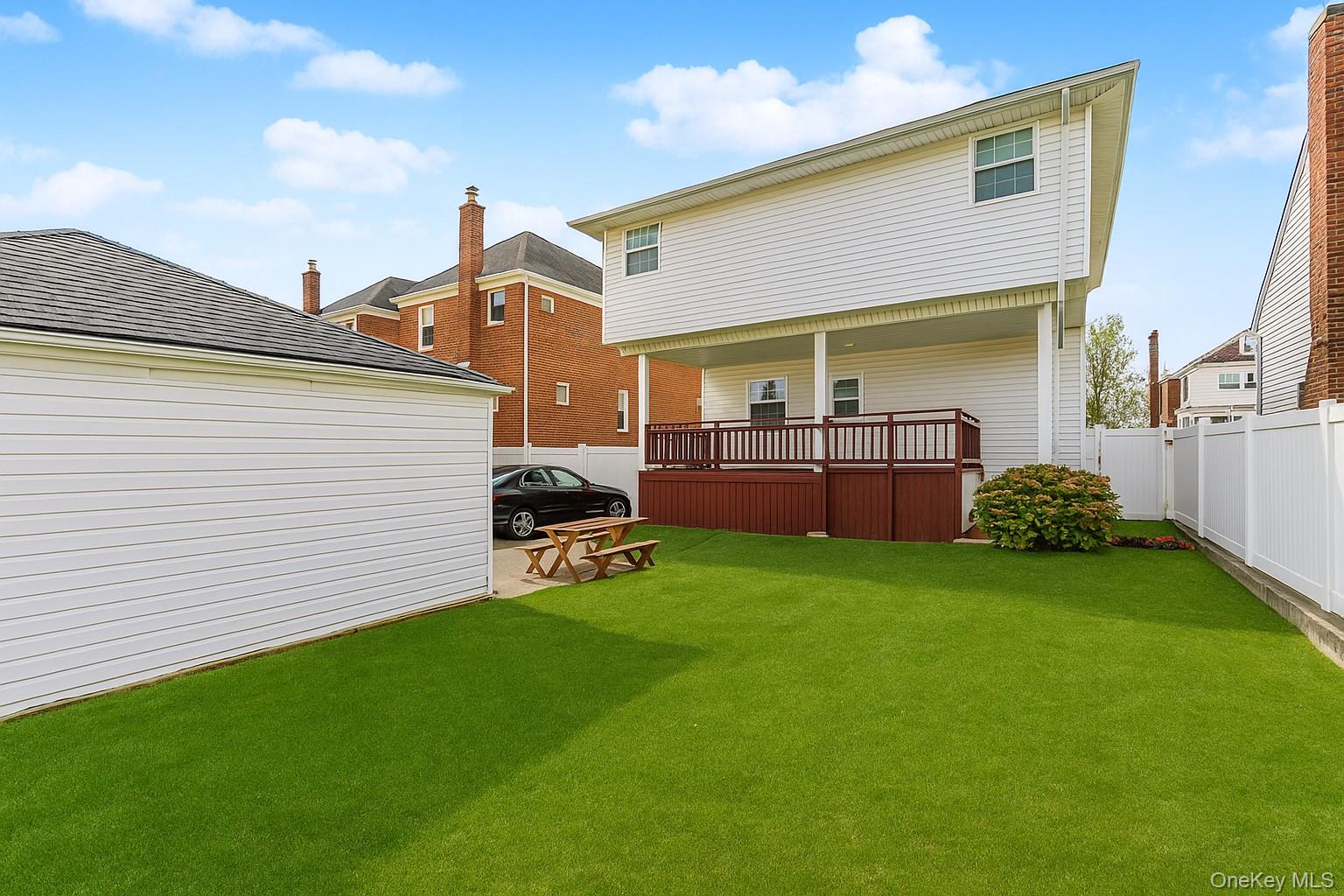 Howard Beach, New York 11414, United States, 5 Bedrooms Bedrooms, ,3 BathroomsBathrooms,Residential,Coming Soon,237500