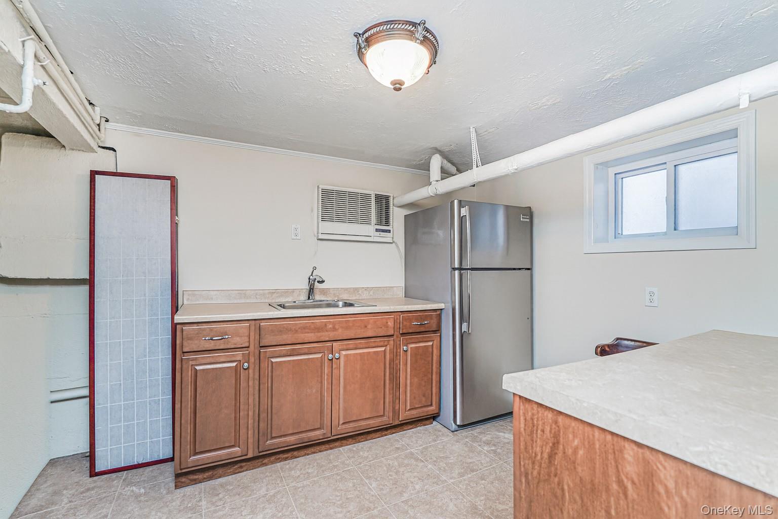 Howard Beach, New York 11414, United States, 5 Bedrooms Bedrooms, ,3 BathroomsBathrooms,Residential,Coming Soon,237500