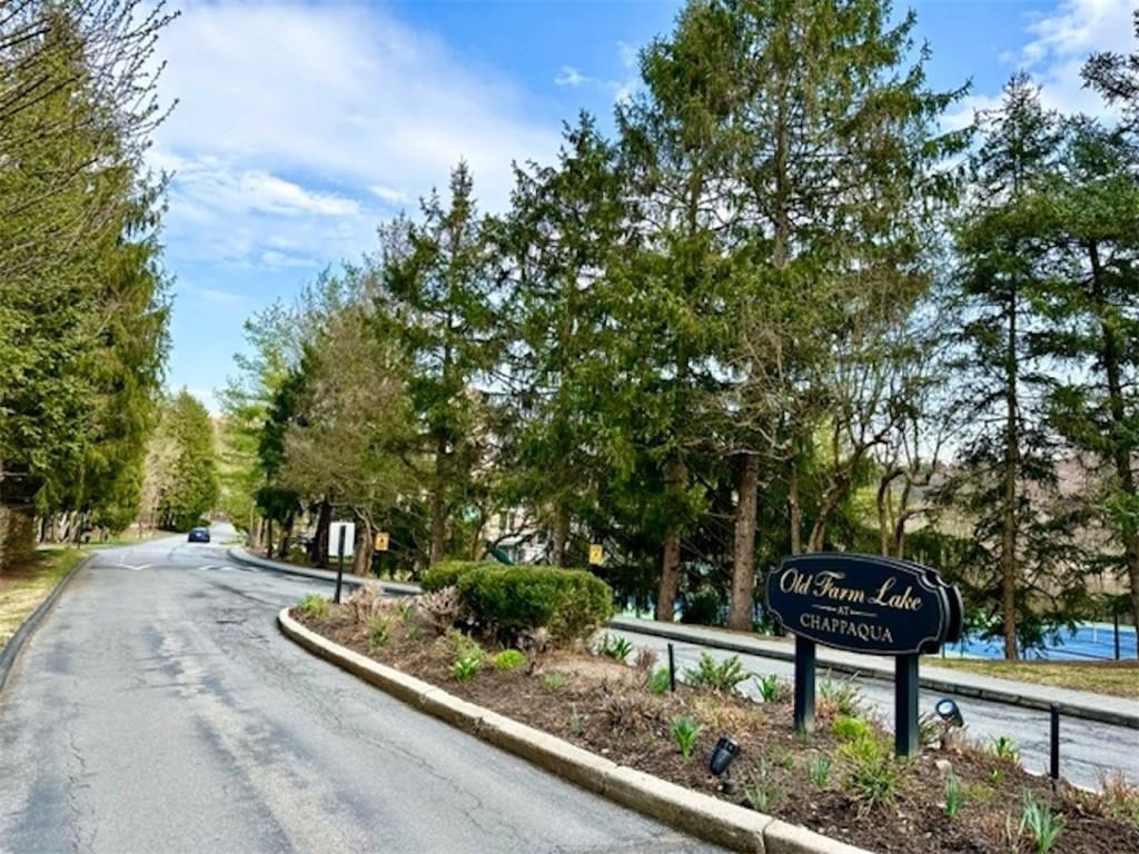Rental Property at Deer Run, Chappaqua, New York - Bedrooms: 1 
Bathrooms: 1 
Rooms: 4  - $3,000 MO.