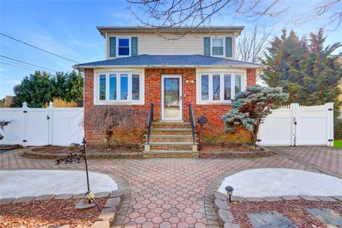 2 Arch Avenue, Oyster Bay, NY 11735 - MLS#: 828966