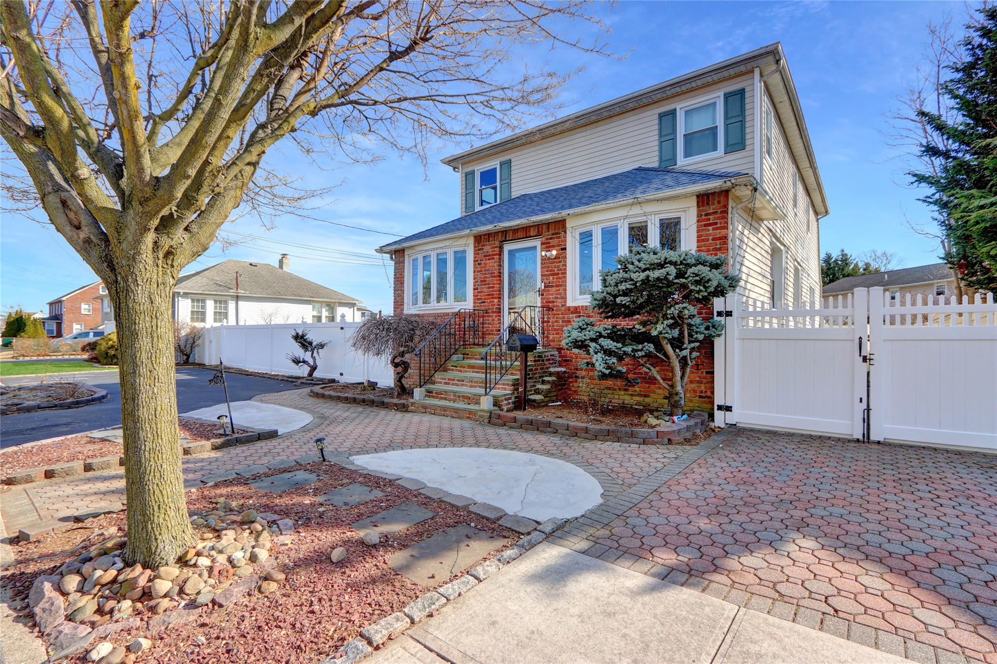 2 Arch Avenue, Farmingdale, New York image 2
