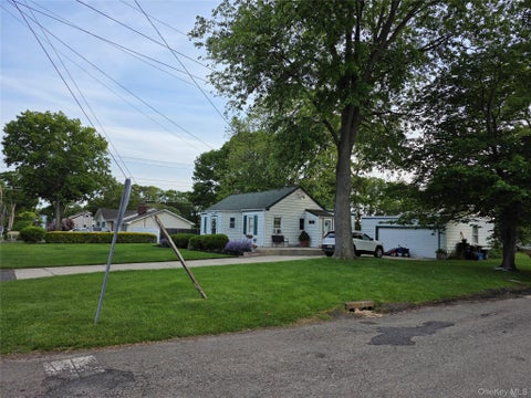 Homes For Sale - 76 Hanrahan Avenue<br/> Farmingville, NY 11738
