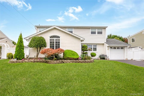 Homes For Sale - 30 Swan Drive<br/> Massapequa, NY 11758