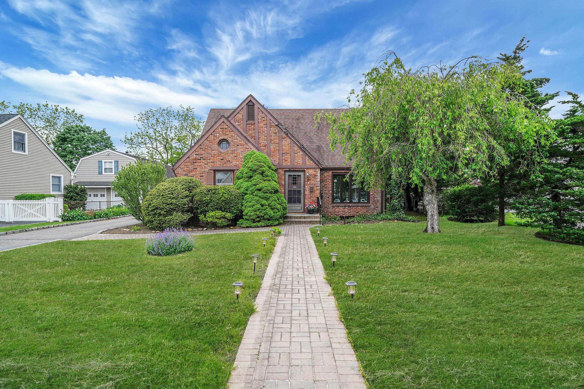 280 Kensington Avenue, Bayport, New York image 2