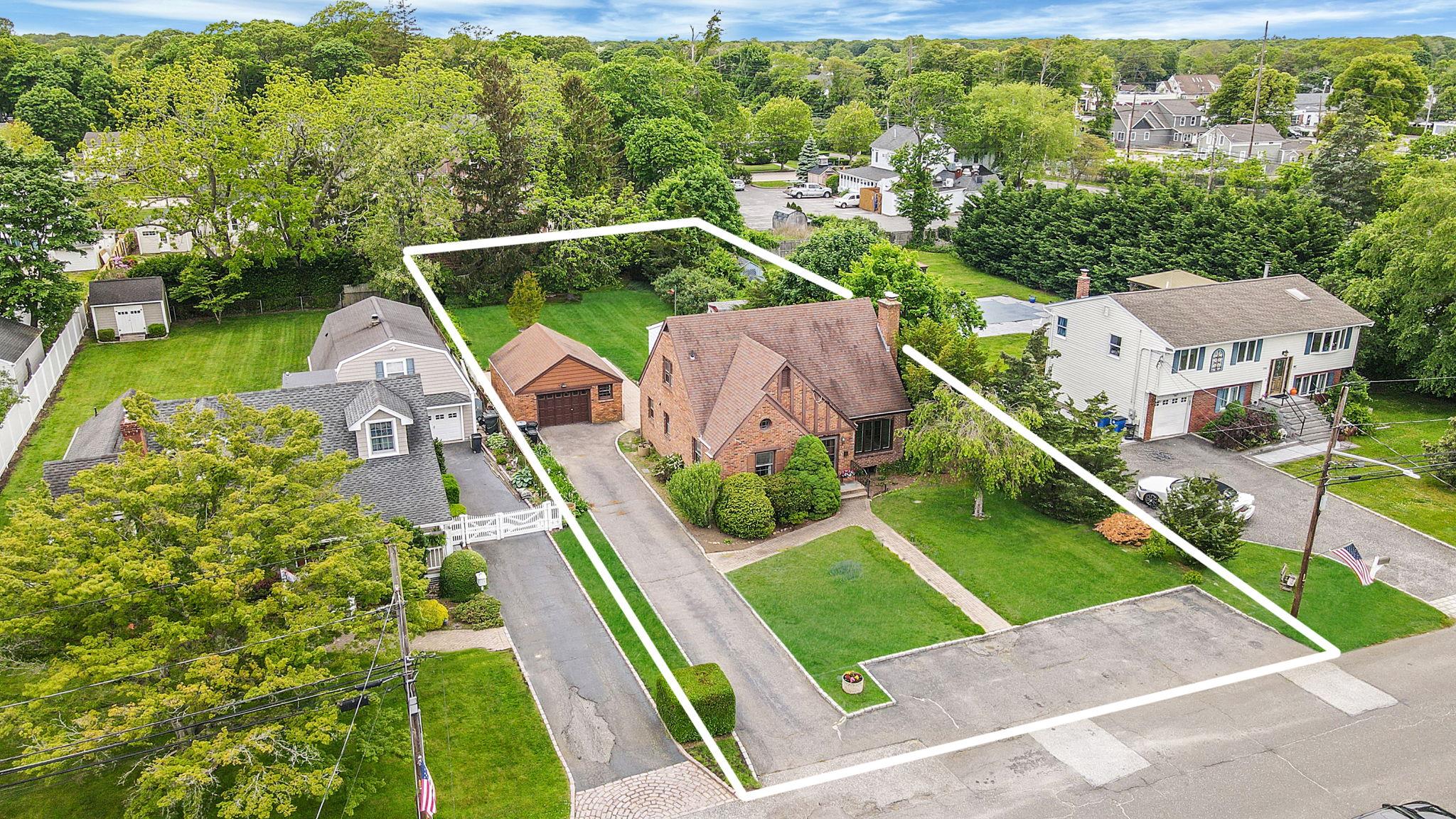 280 Kensington Avenue, Bayport, New York image 36