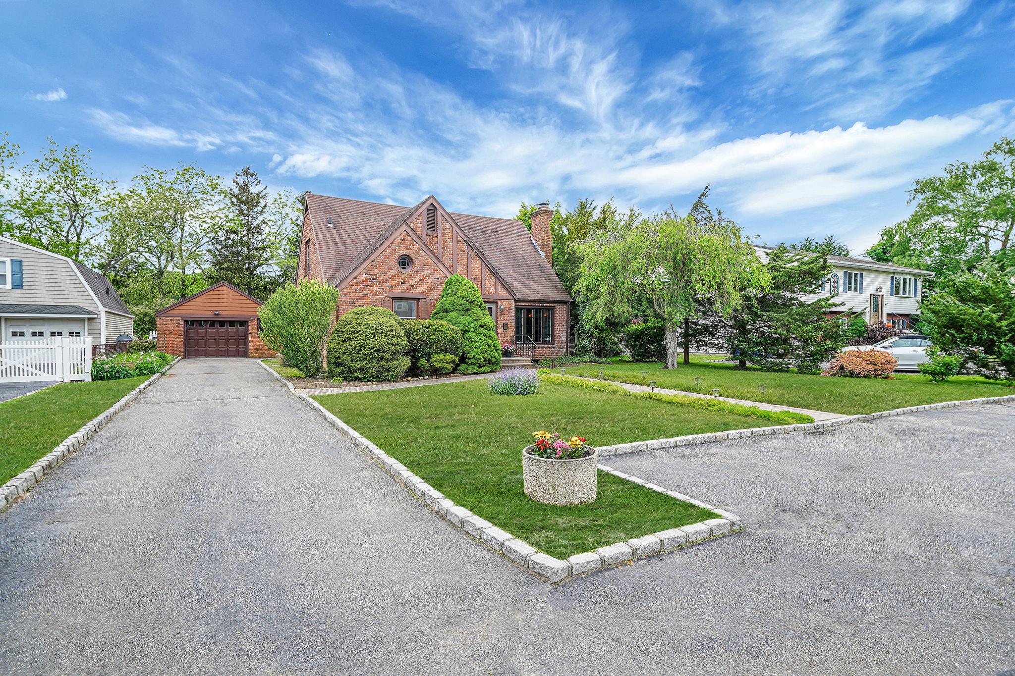 280 Kensington Avenue, Bayport, New York image 1