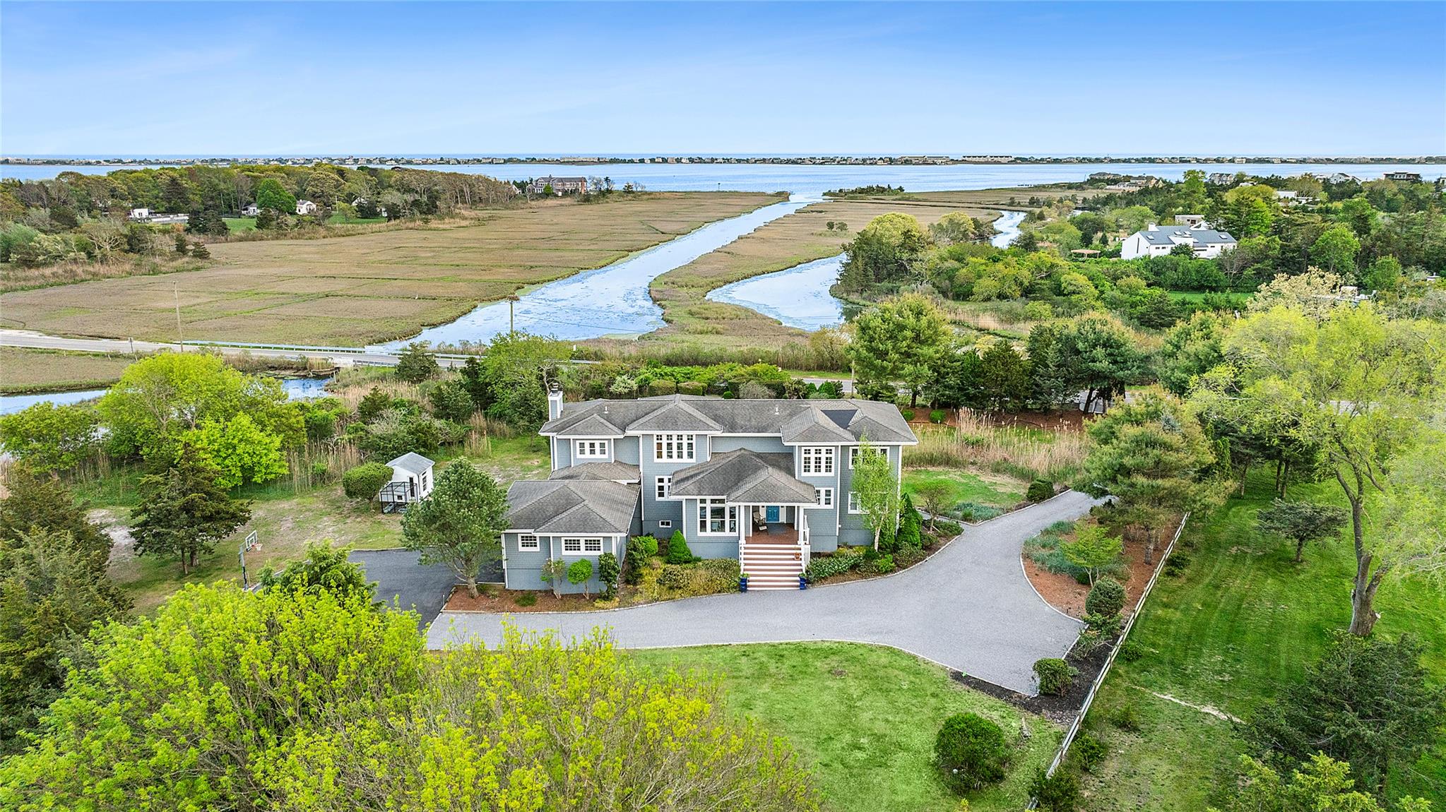South Country Road, Westhampton, Hamptons, NY - 5 Bedrooms  
4 Bathrooms - 