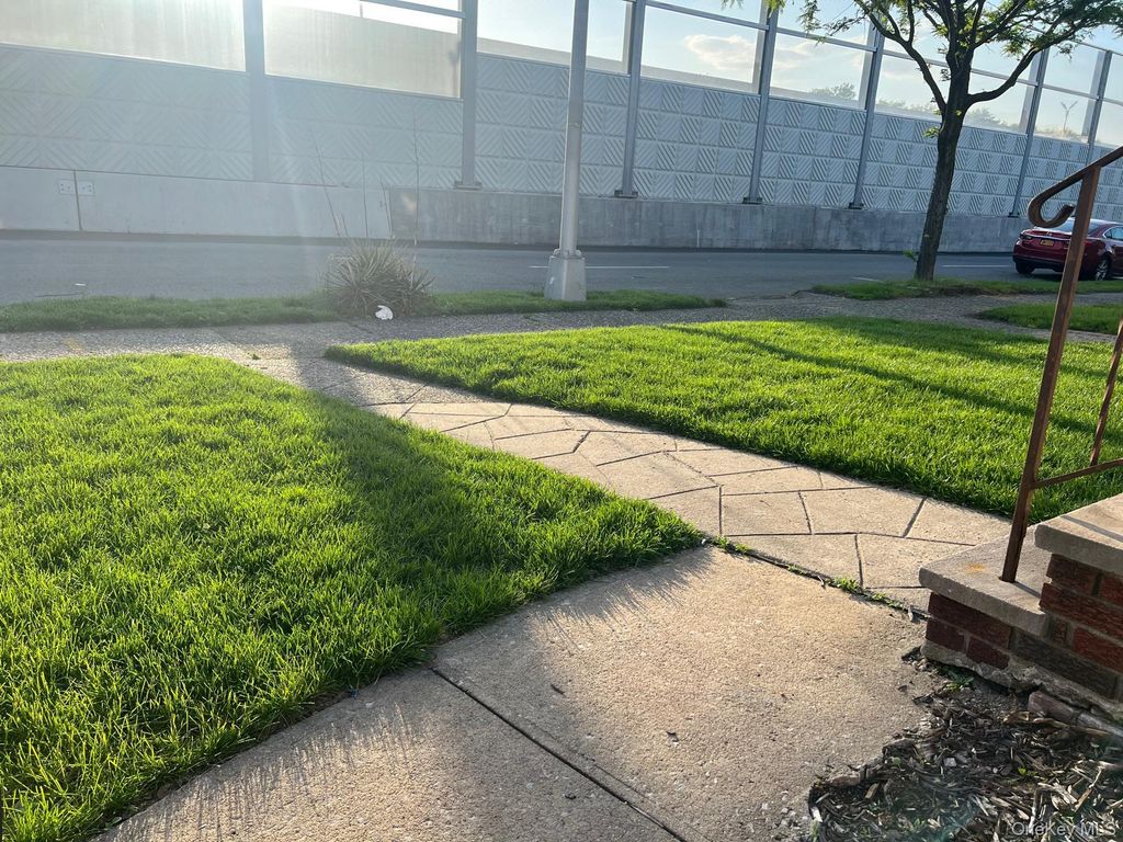 Photo of 131-07 Van Wyck Expressway, Jamaica, NY 11436 (MLS # 965571)